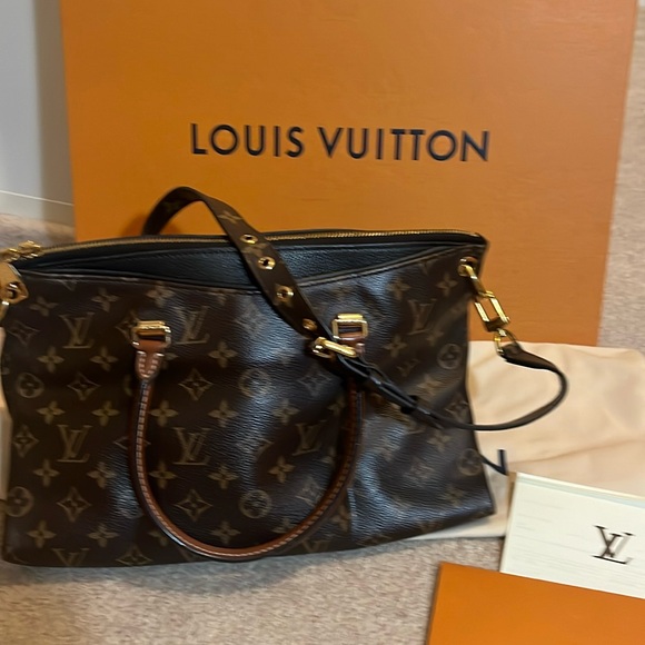 Louis Vuitton Pallas Monogram Noir Handbag - Picture 1 of 11